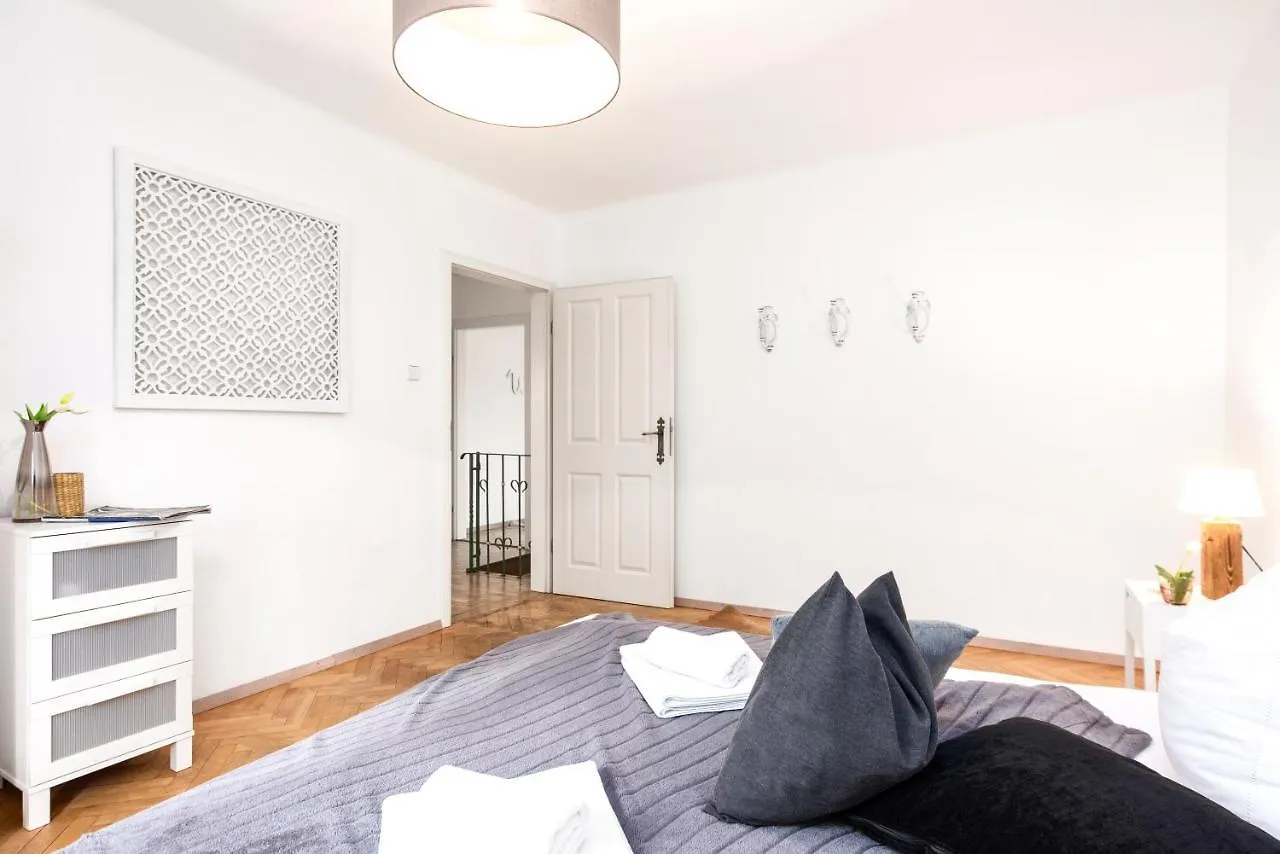 Townhouse Riva, Prime Location In The City Of Salzburg, 1000M2 Backyard Villa Austria