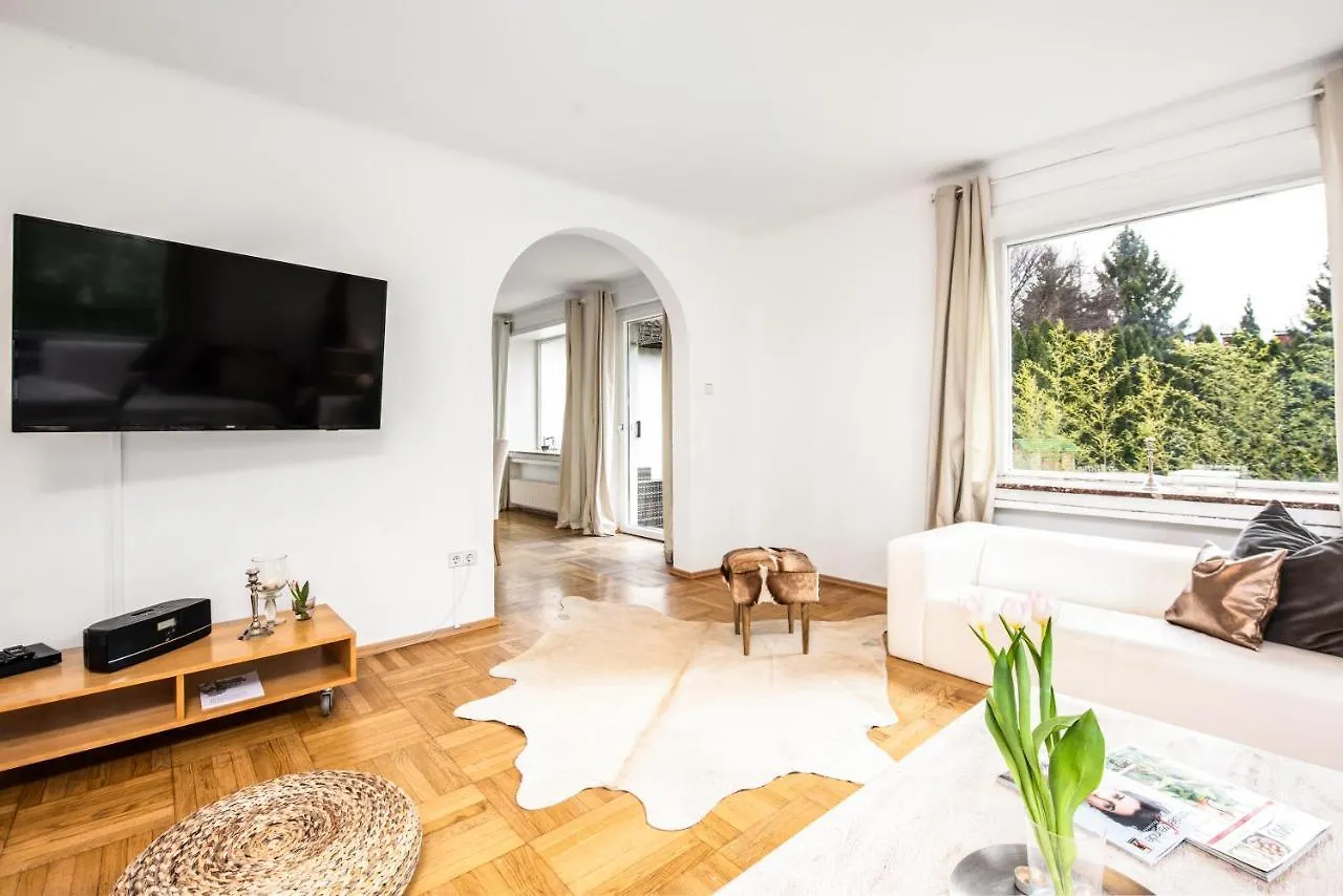 Townhouse Riva, Prime Location In The City Of Salzburg, 1000M2 Backyard Villa