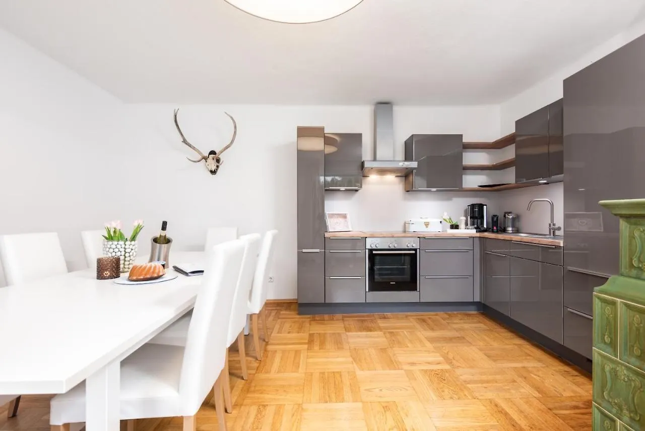 Townhouse Riva, Prime Location In The City Of Salzburg, 1000M2 Backyard Villa 0*, Salzburg